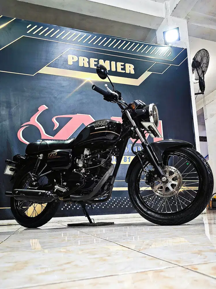 W175 Black style  clasic keren gaya mewah.limit.Anugerah motor rungkut