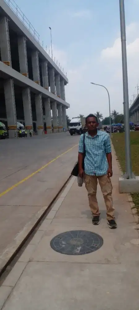 Saya sedang mencari pekerjaan sebagai driver sim a