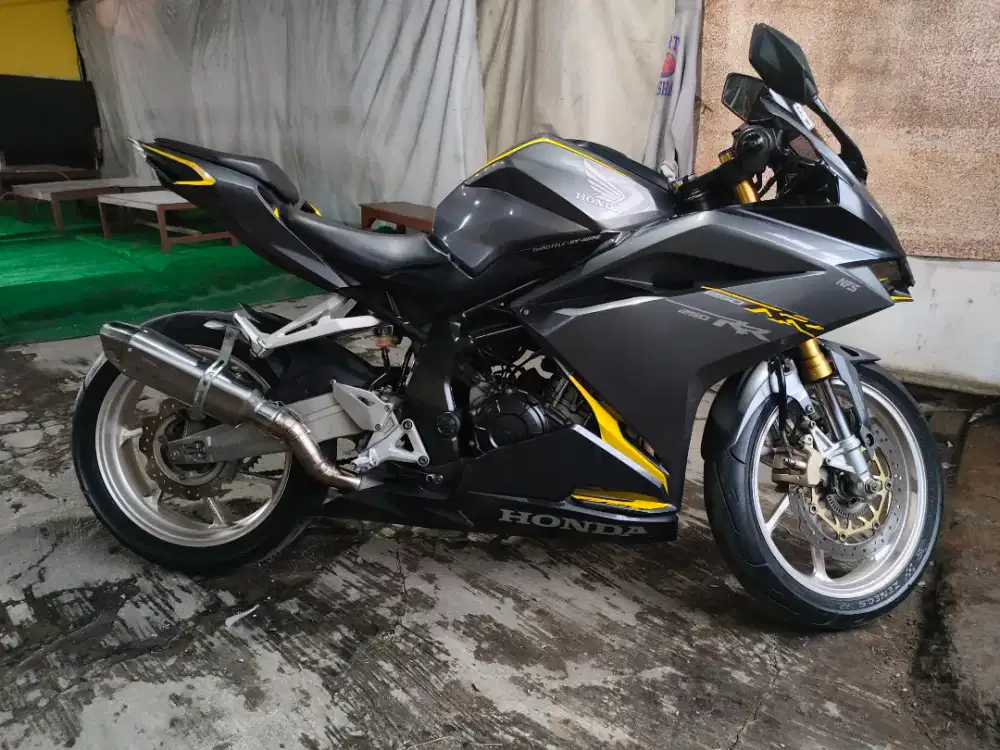 CBR 250 RR ABS 2017 LENGKAP MULUS SEGEL MURAH