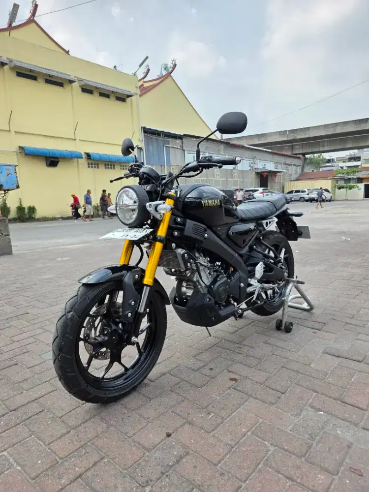 Yamaha XSR 155 Hitam 2025