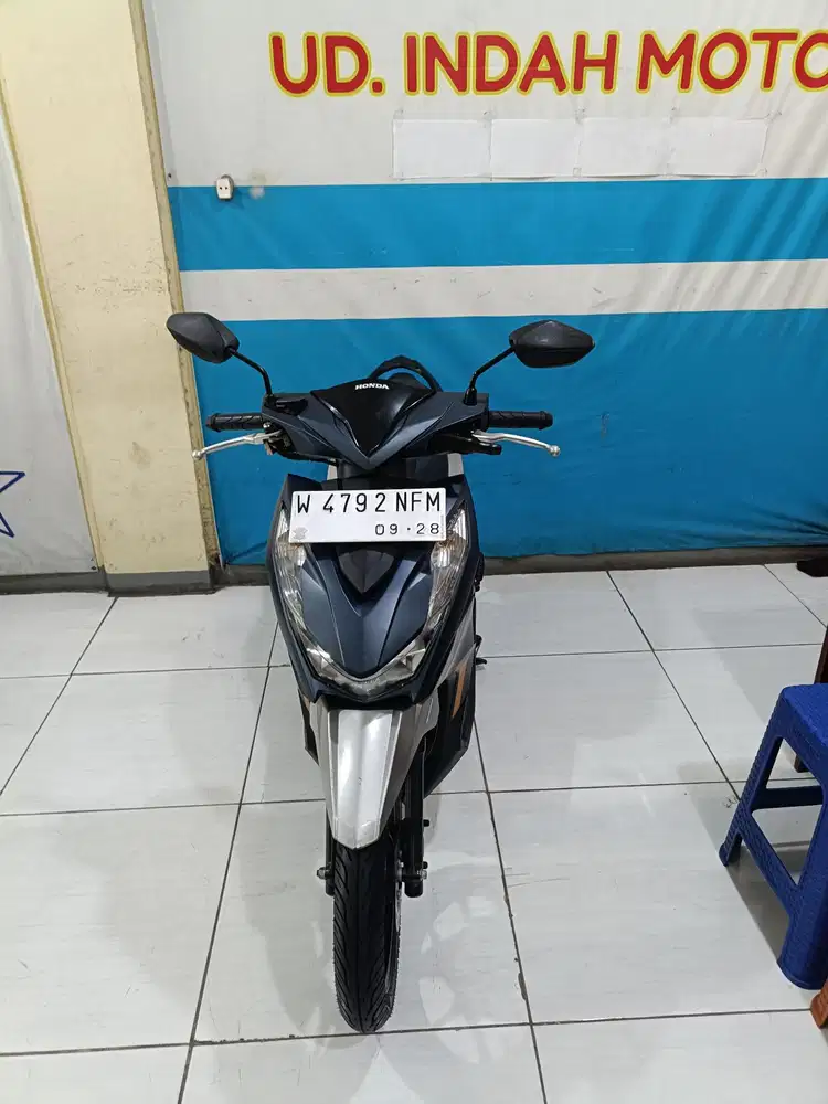 Silver glossy HONDA BEAT ESP CBS ISS EXCLSV FI ECO 2023 bisa kredit