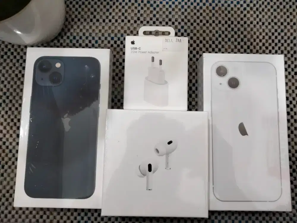 iPhone 13 + Adaptor + AirpodsPro