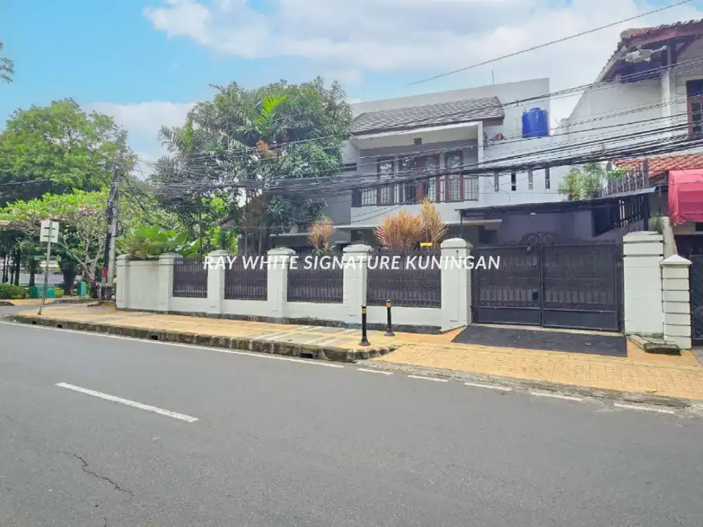 Dijual Rumah Siap Huni Posisi Hoek di Pulomas