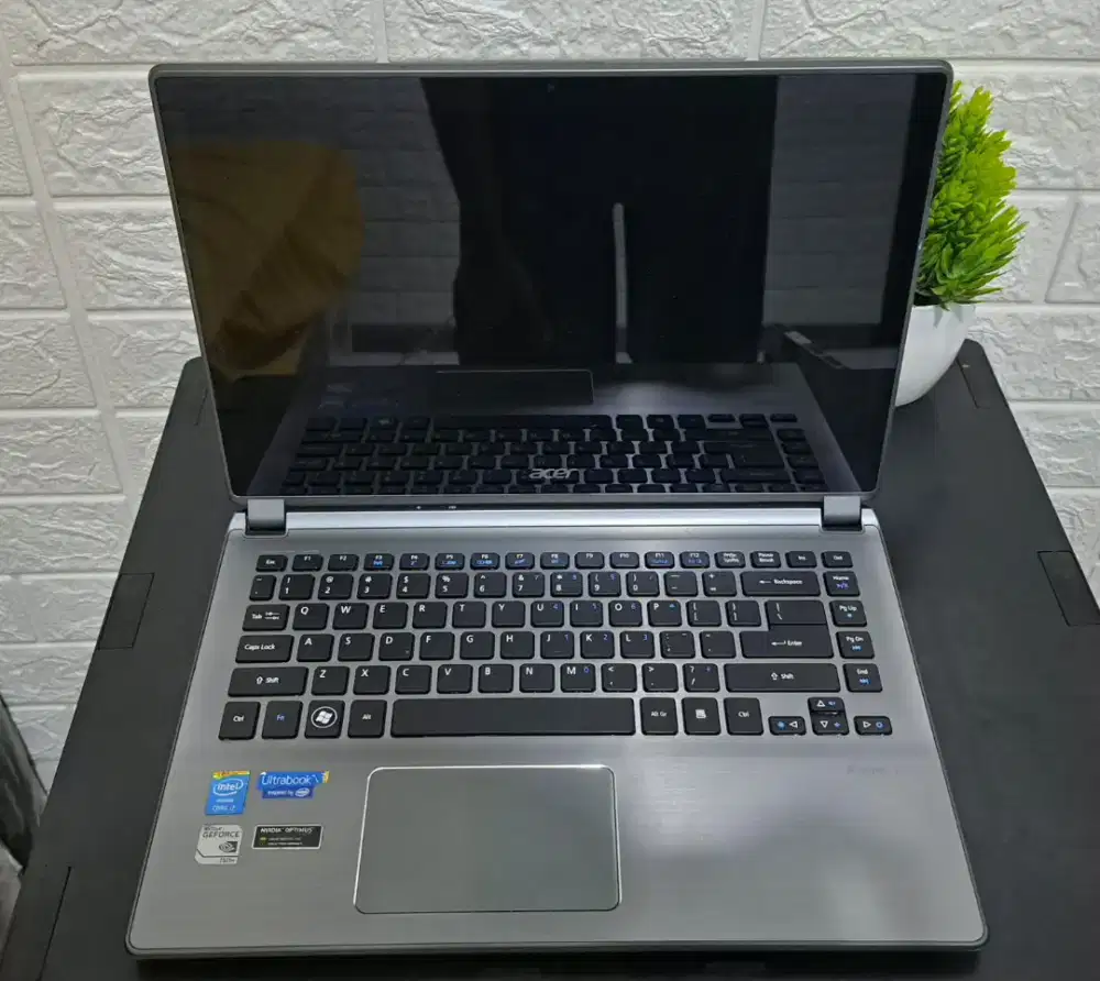 ACER ASPIRE V7 CORE I7 Gen 4 TOUCHSCREEN VGA 4GB RAM 12 GB SSD 500 GB
