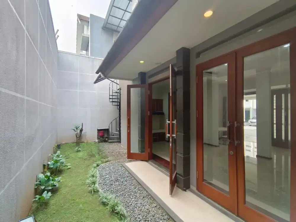 Rumah Siap Huni Jarang Yang Ada Sektor 9 LT 177 m² (SP 0171 IA)