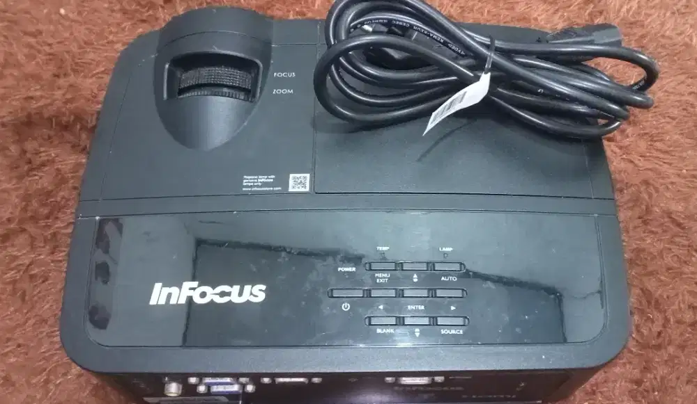 Proyektor Merk Infocus type : S/N BVMN 70500831