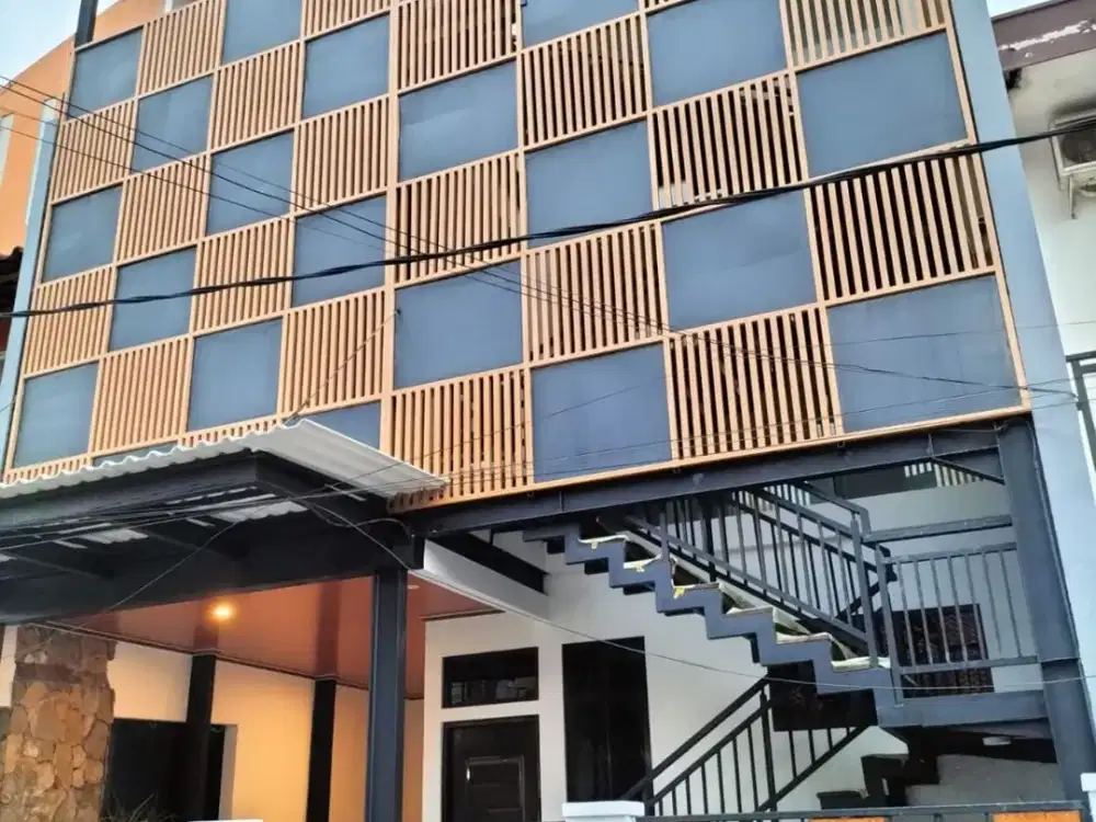 Rumah Modern 3 Lantai LT 100 m², SHM & IMB – Jatiwarna Bekasi