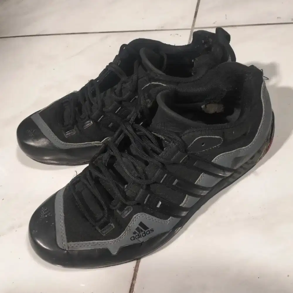 Sepatu Adidas terrex swift size 41