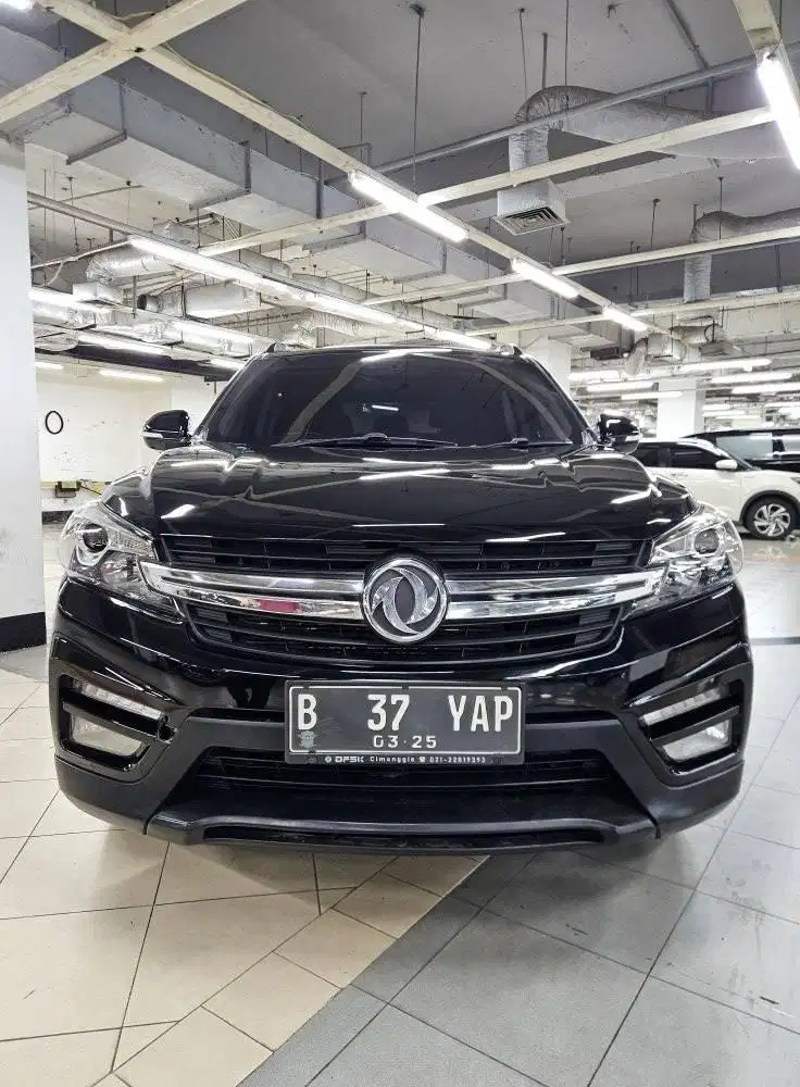 DFSK Glory 560 2019 AT Hitam