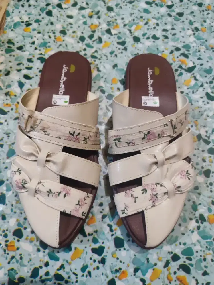 Sendal wanita jambrella