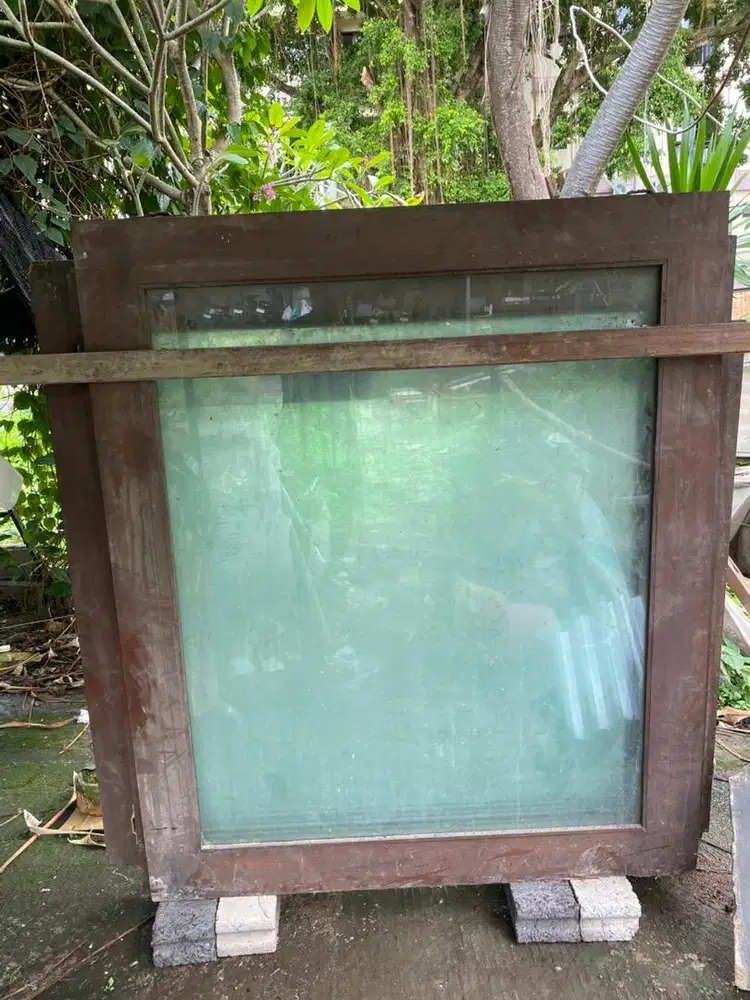 Daun Jendela kayu jati lama