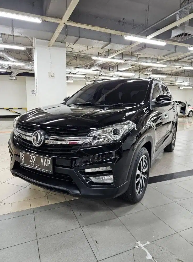 DFSK Glory 560 2019 AT Hitam