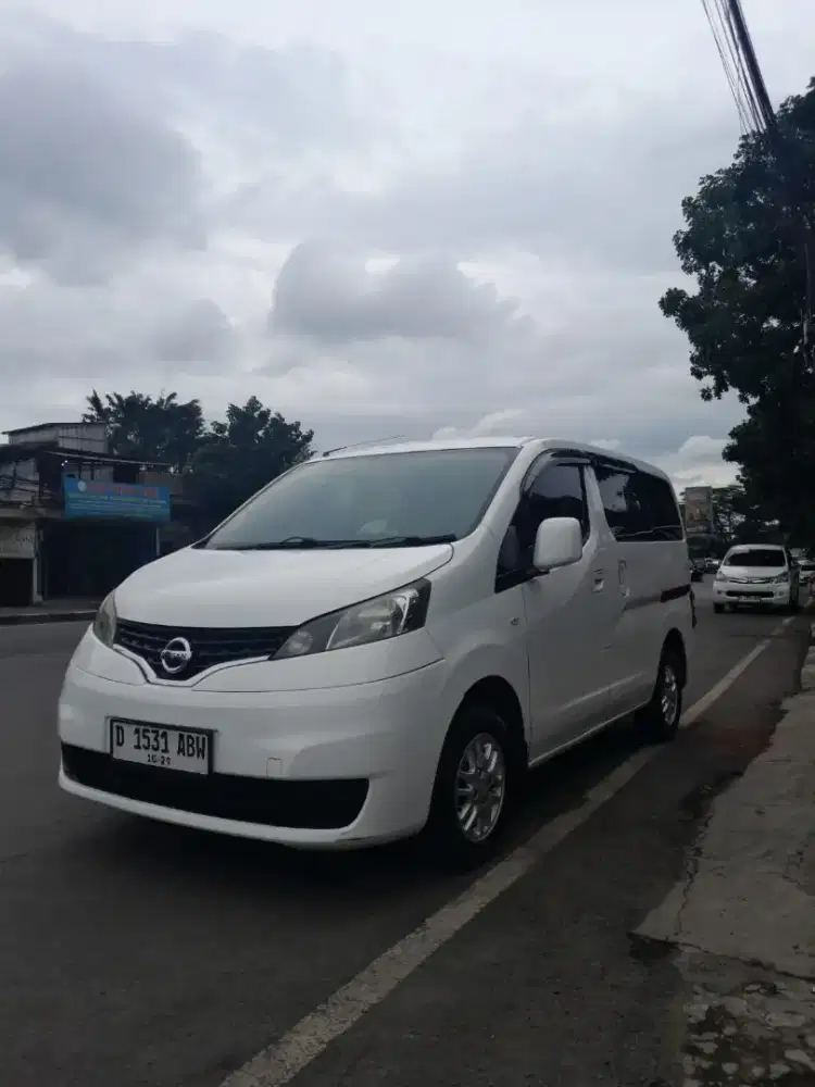 Nissan Evalia tipe XV Matic 1.5 A/T 2013 Putih