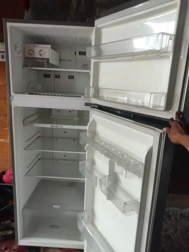Kulkas inverter 2 pintu merek LG