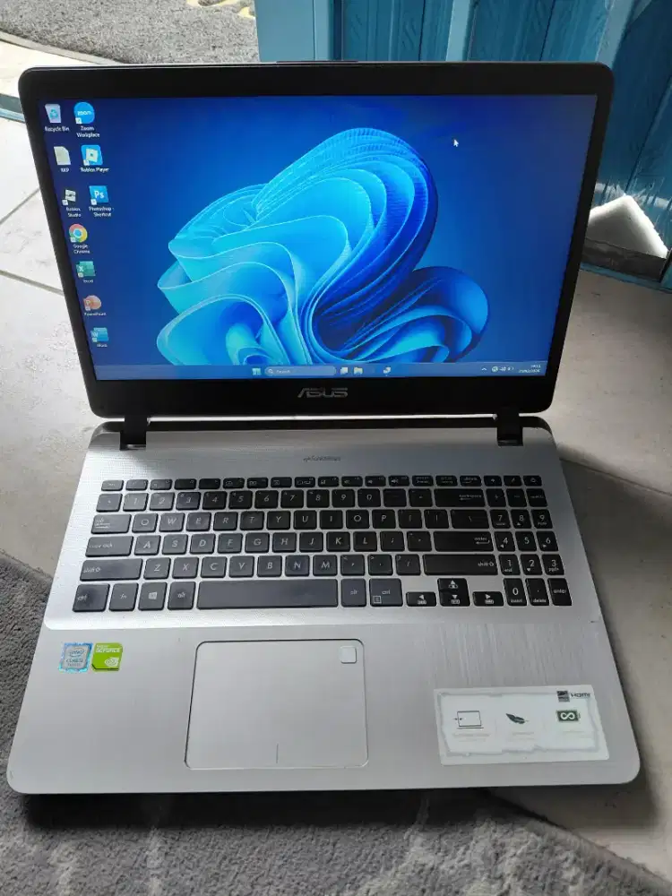Asus Vivobook X507UF i3 7020u/4/128+320 Dob3lVga Gaming