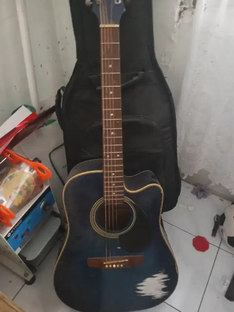 Gitar akustik korea