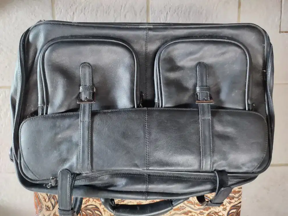 Tas bahan kulit asli untuk bepergian