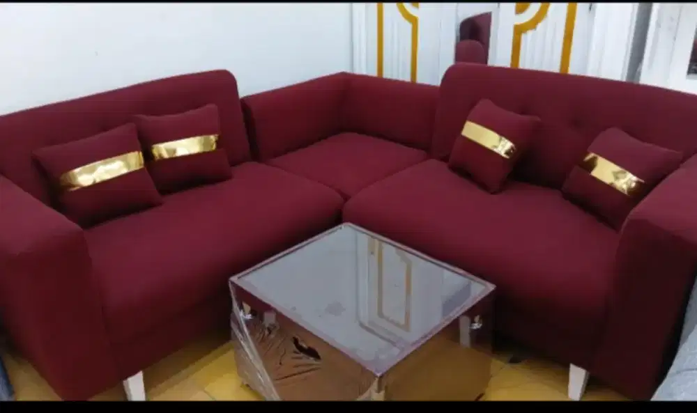 Sofa pemakaian baru sminggu merah maron