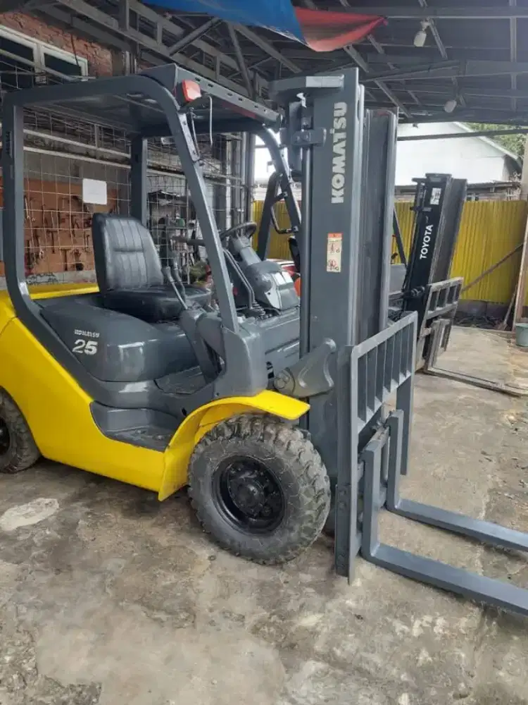 Forklift Komatsu 2,5 Ton,Manual,Tiang 3 Meter,FD25-17,Tahun 2018