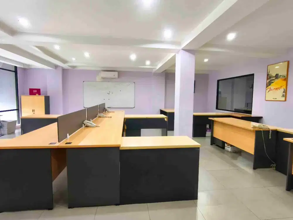 RUKO BISNIS 3 LANTAI ADA ROOF TOP DI PINGGIR JALAN RAYA BENDUNGAN HILIR, JAKARTA PUSAT