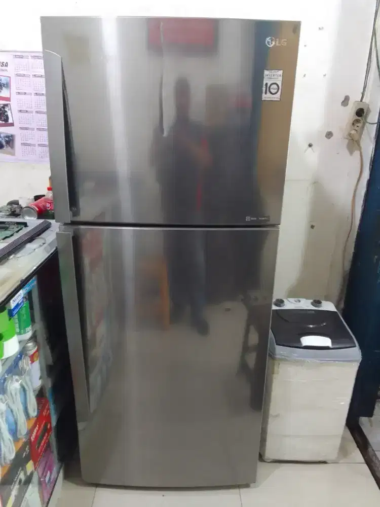 Kulkas 2 pintu inverter merk LG type; GC-B512HLCL