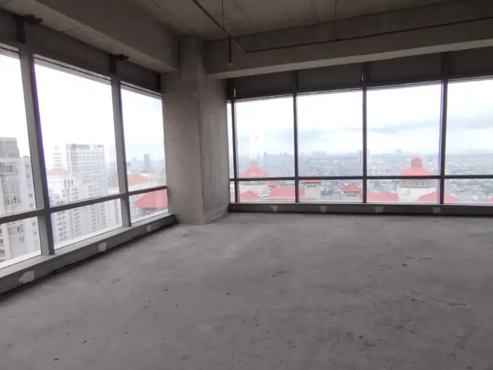 Perkantoran Kondisi Bare di gedung SOHO Capital, akses ke Mall Central Park dan Mall Taman Anggrek