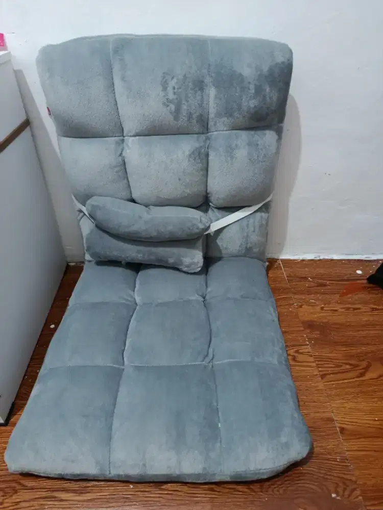 Sofa lesehan abu abu sesuai gambar