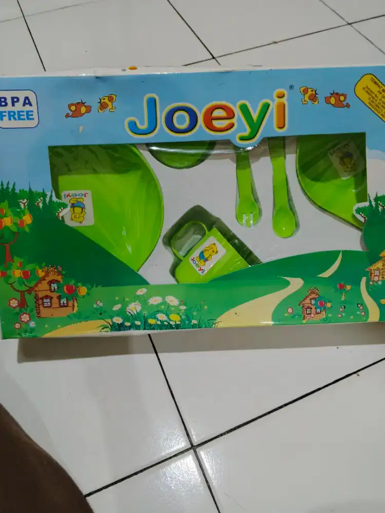 Set Makan Minum Bayi