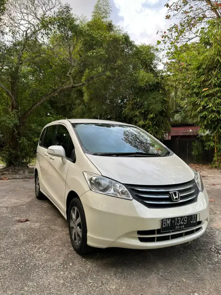 HONDA FREED 2011