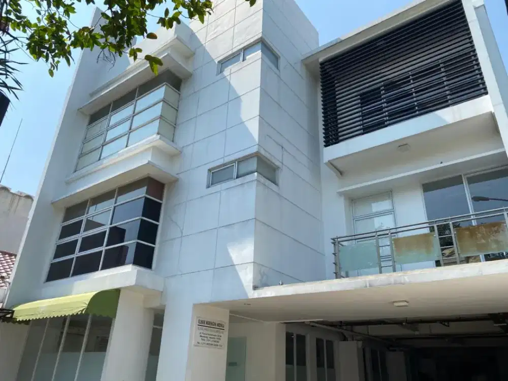 Gedung 3 Lantai di Menteng Cocok Untuk Usaha