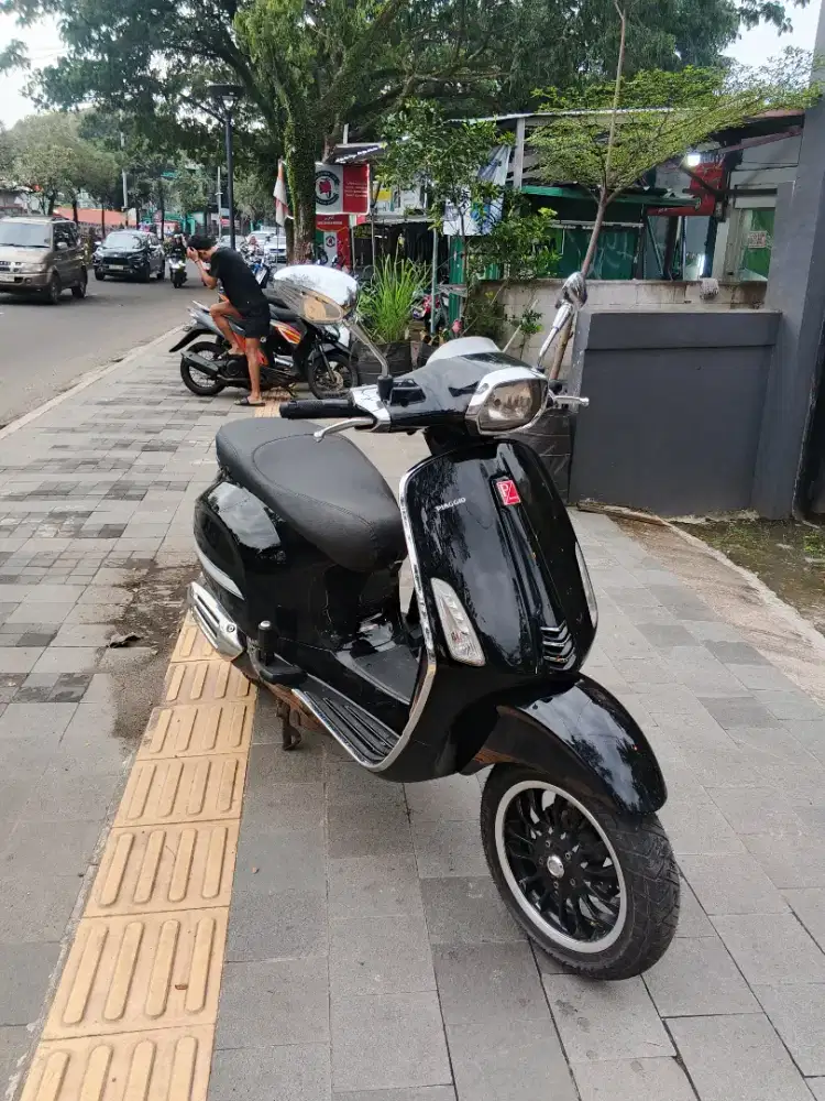 Vespa sprint 2015 asli hitam ganteng