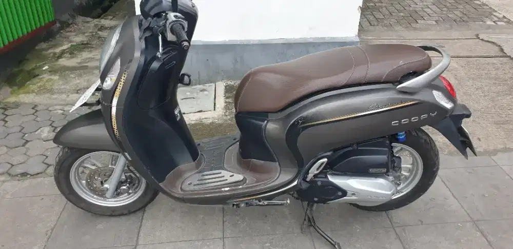 Scoopy Stylish th 2023 istimewa km 17 rb remot lengkap 2 pjk baru