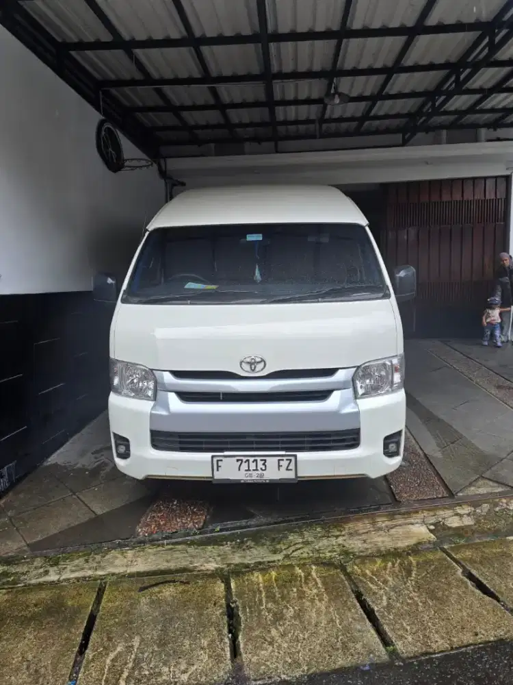 Toyota hiace comuter