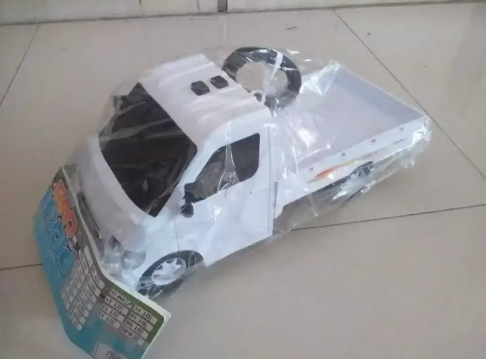 Mainan miniatur grandmax plastik besar