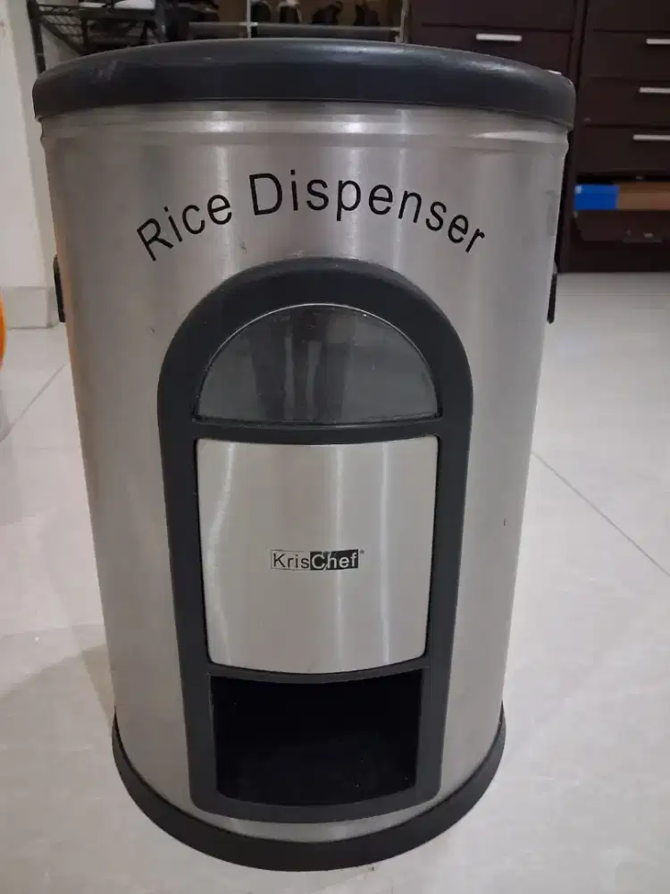 Rice Dispenser. Tempat Simpan beras Merek Kris Chef Ace Hardware.