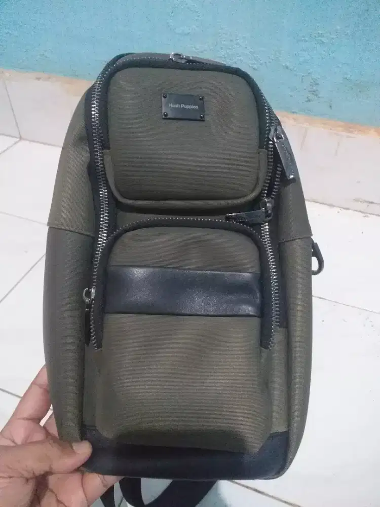 Tas branded hush puppies.urban state .buccheri