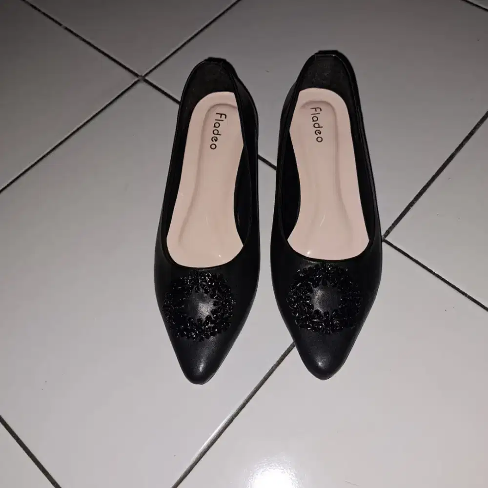 Fladeo pentopel bunga bulat 3 cm sepatu kantor wanita