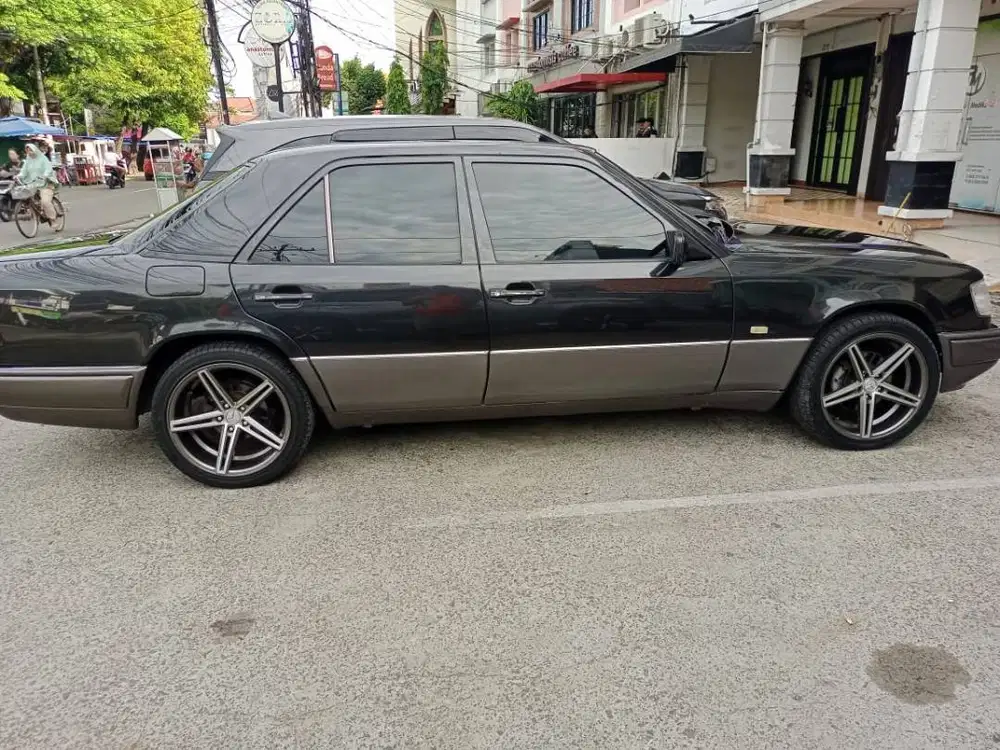Mercedes-Benz E-Class (1994)