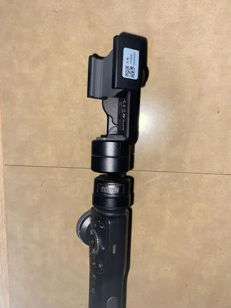 Zhiyun smooth 4 stabilizer tripod