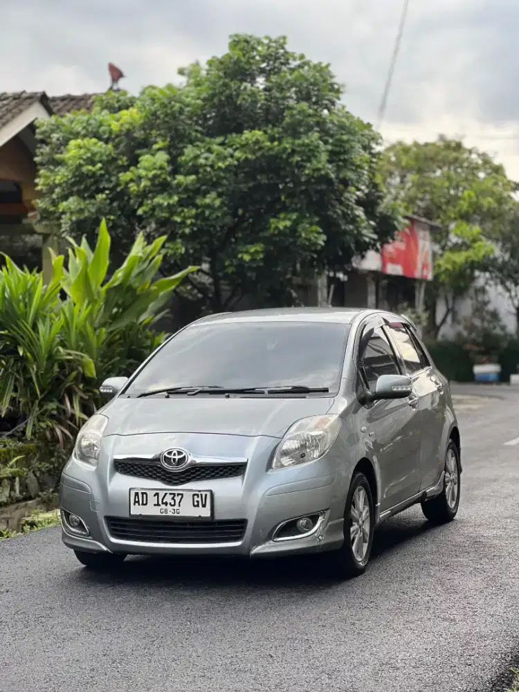 Yaris E 2010 metik