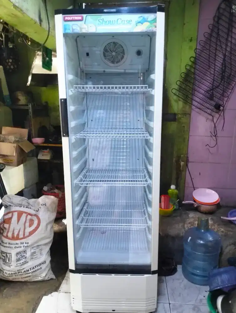 Showcase merek Polytron dingin normal maknyos
