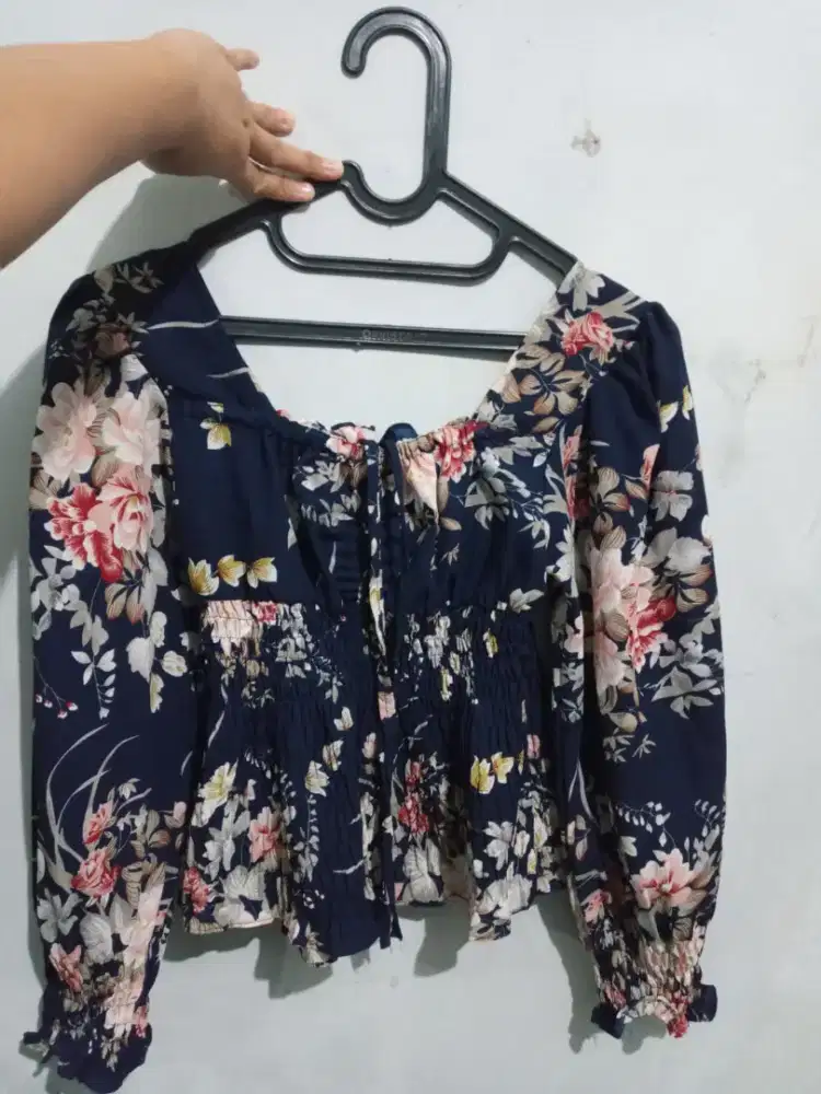Baju sabrina crop bunga