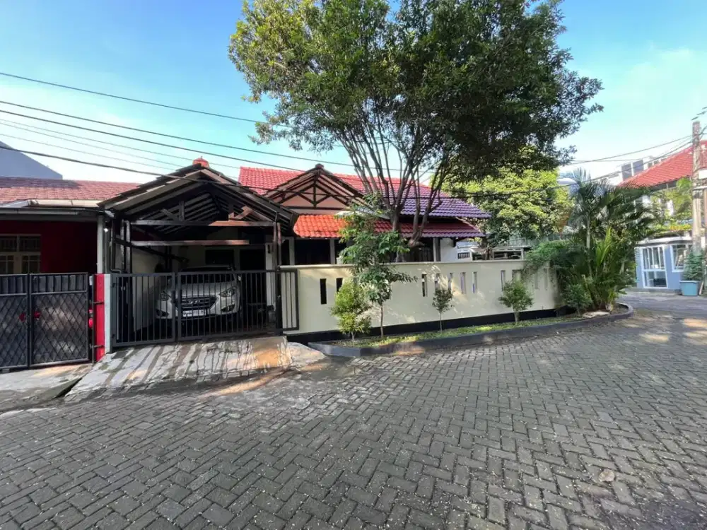 Dijual rumah asri terawat posisi hoek di Jatibening Estate, Bekasi
