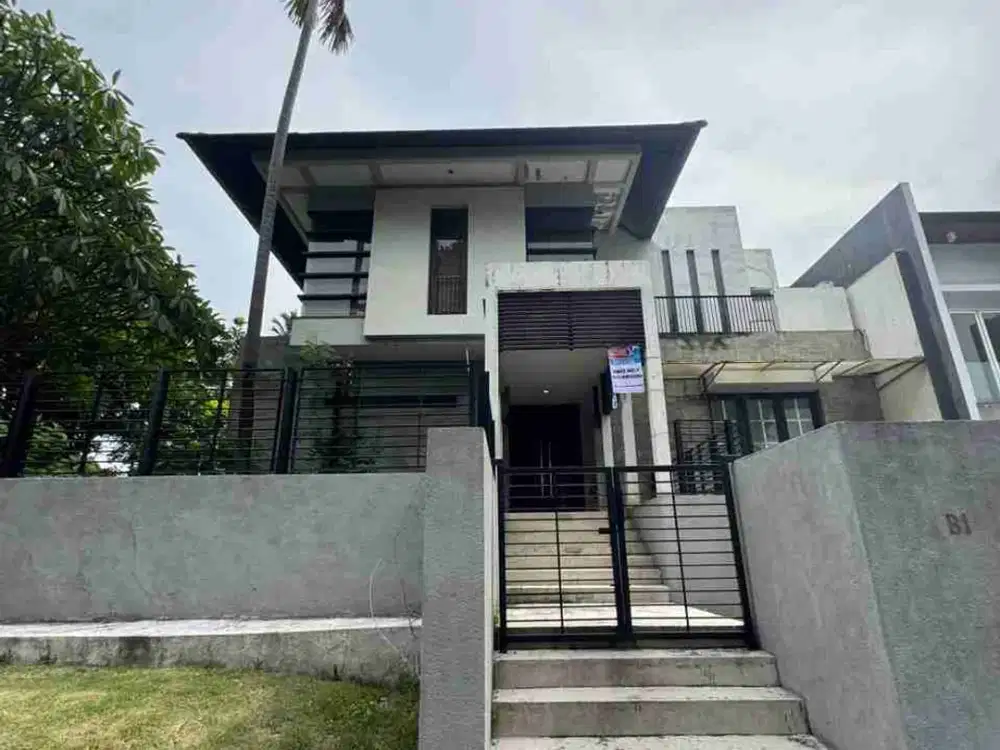 Rumah 2 Lantai SHM Graha Famili