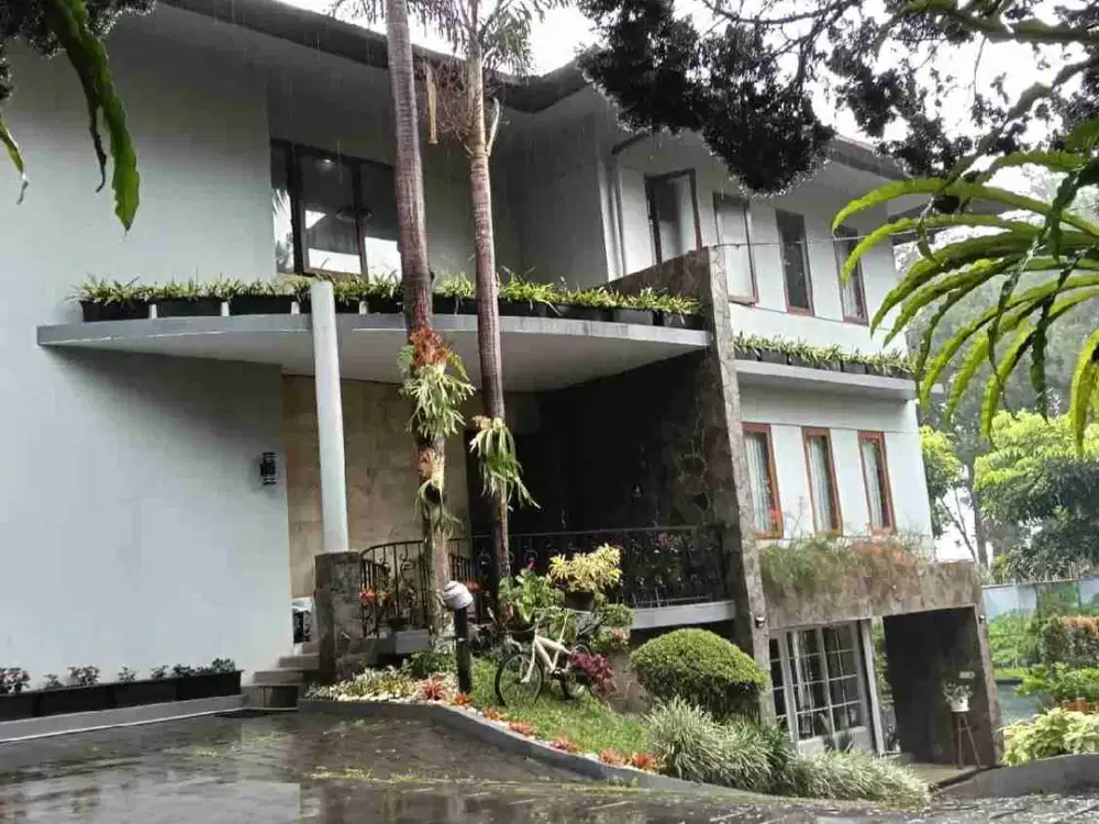 dijual Vila Trinity di kampung Daun Bandung Utara SHM 6 M / Nego
