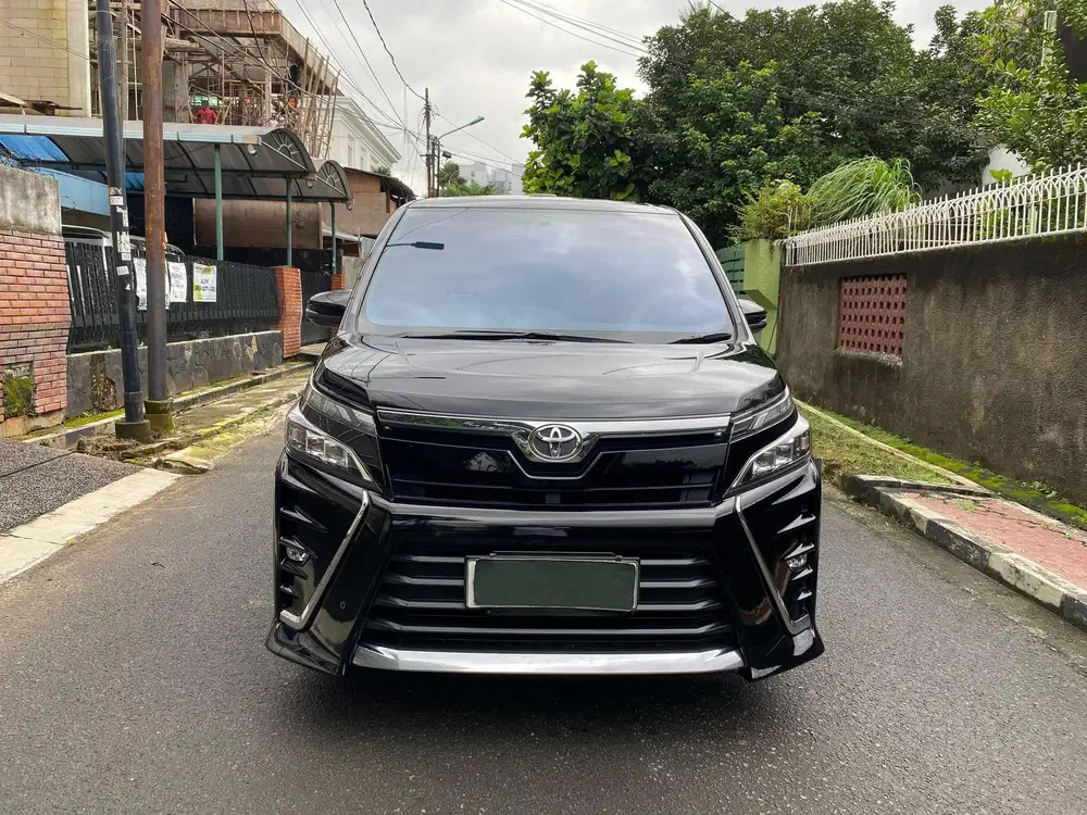 TOYOTA VOXY 2.0 AT 2019
