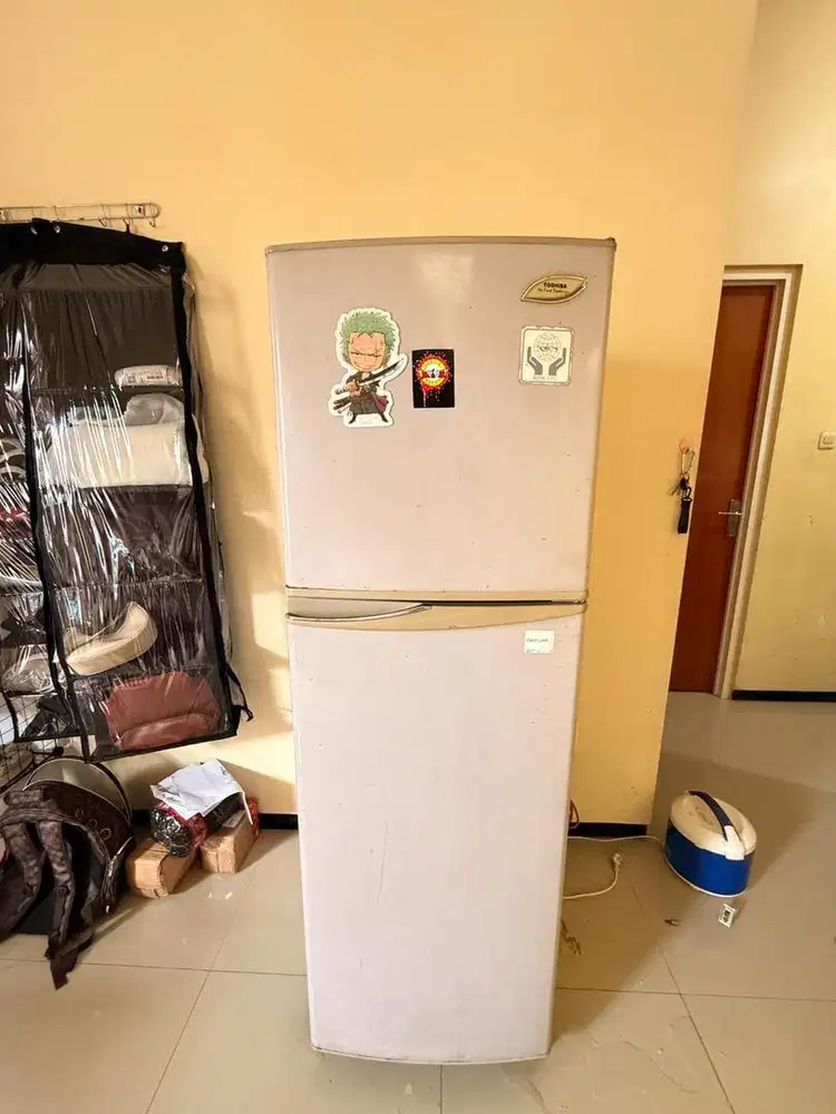 Kulkas Toshiba 2 pintu