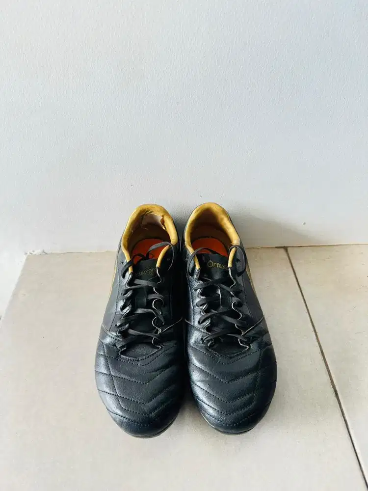 ORTUSEIGHT Sepatu Bola Mirage Fg - Black/Gold - 42