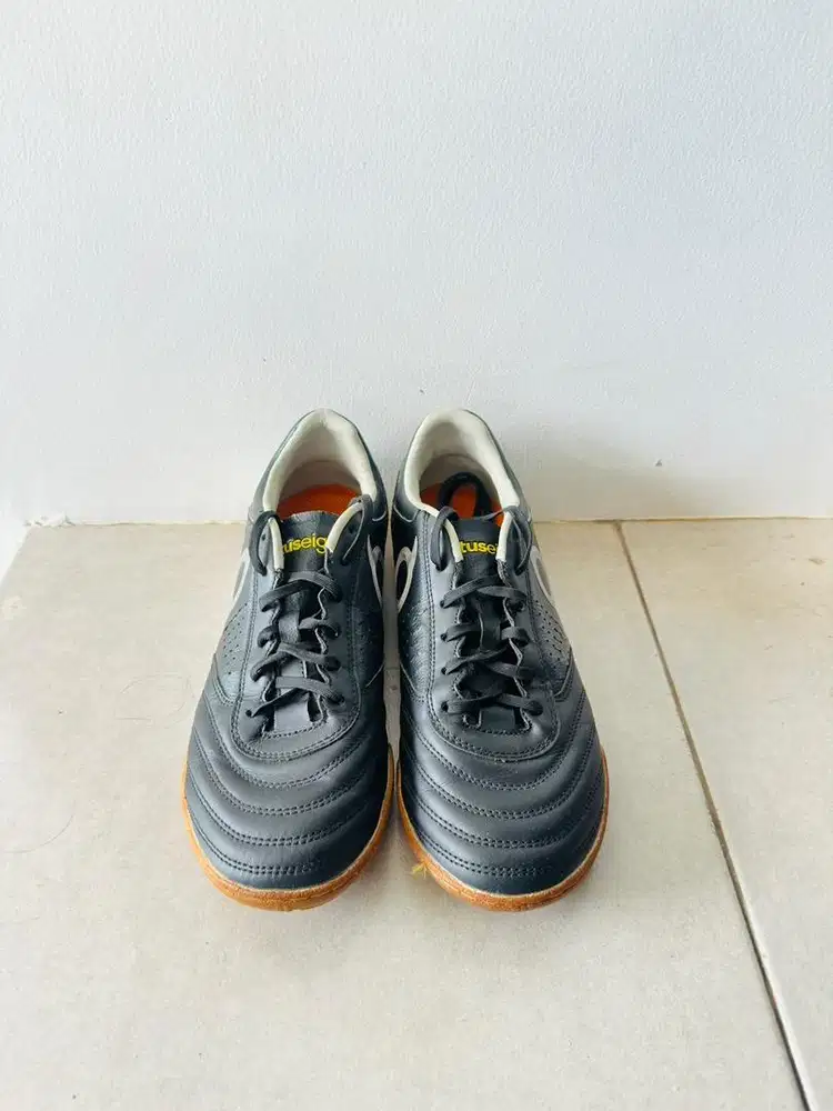 ORTUSEIGHT Sepatu Futsal - 41