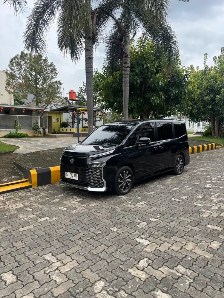 Toyota Voxy AT 2023 Km.30rb